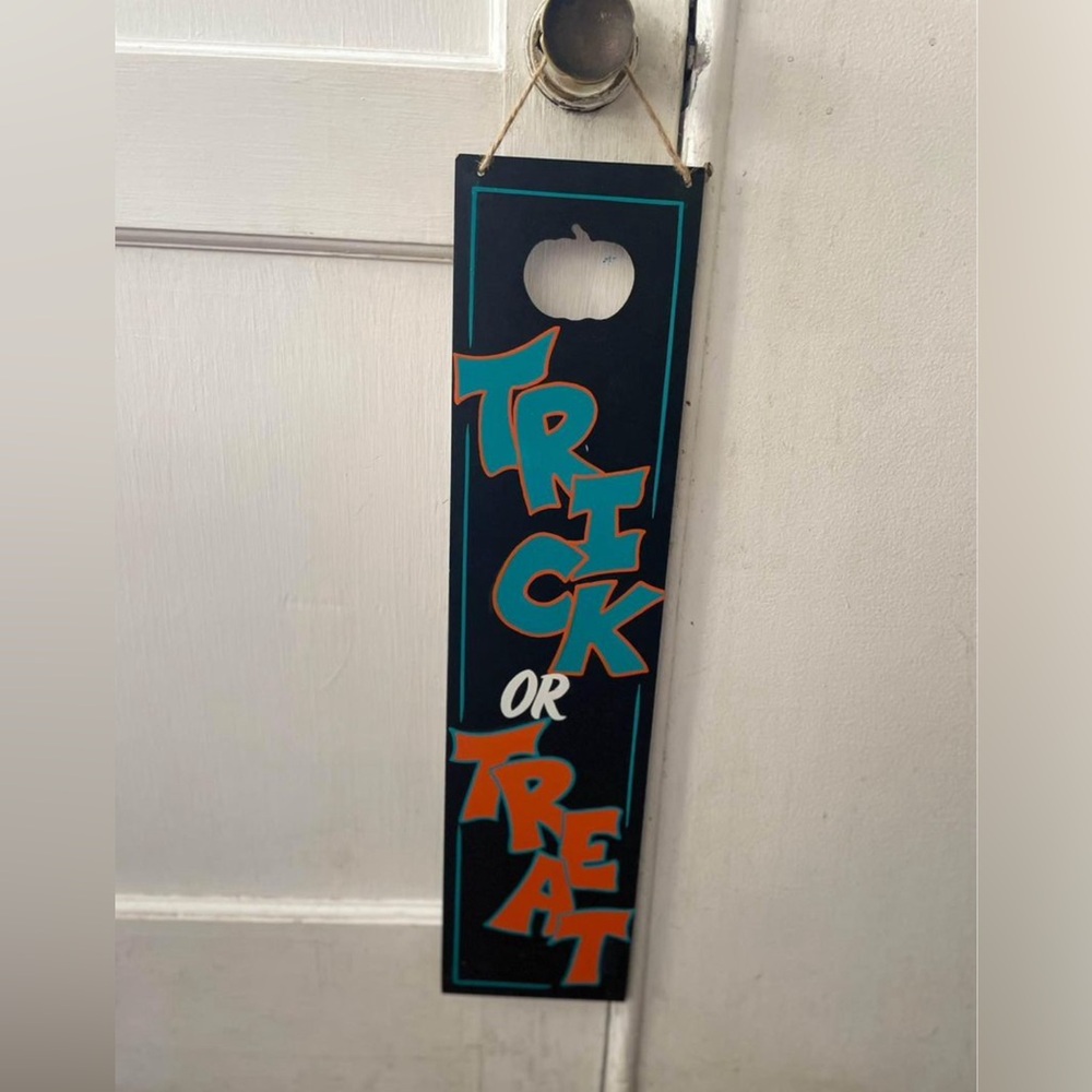 Hand painted Halloween Door Decor Sign trick or treat 
Never been used outside.